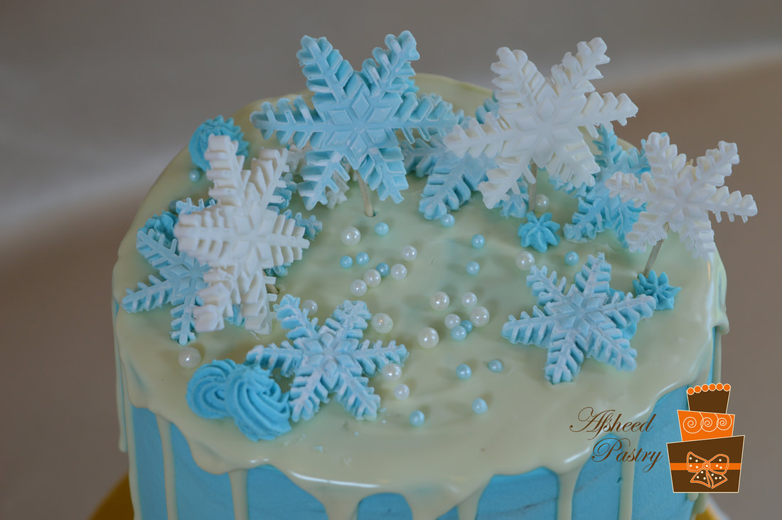 8 Winter-Themed Cake Toppers